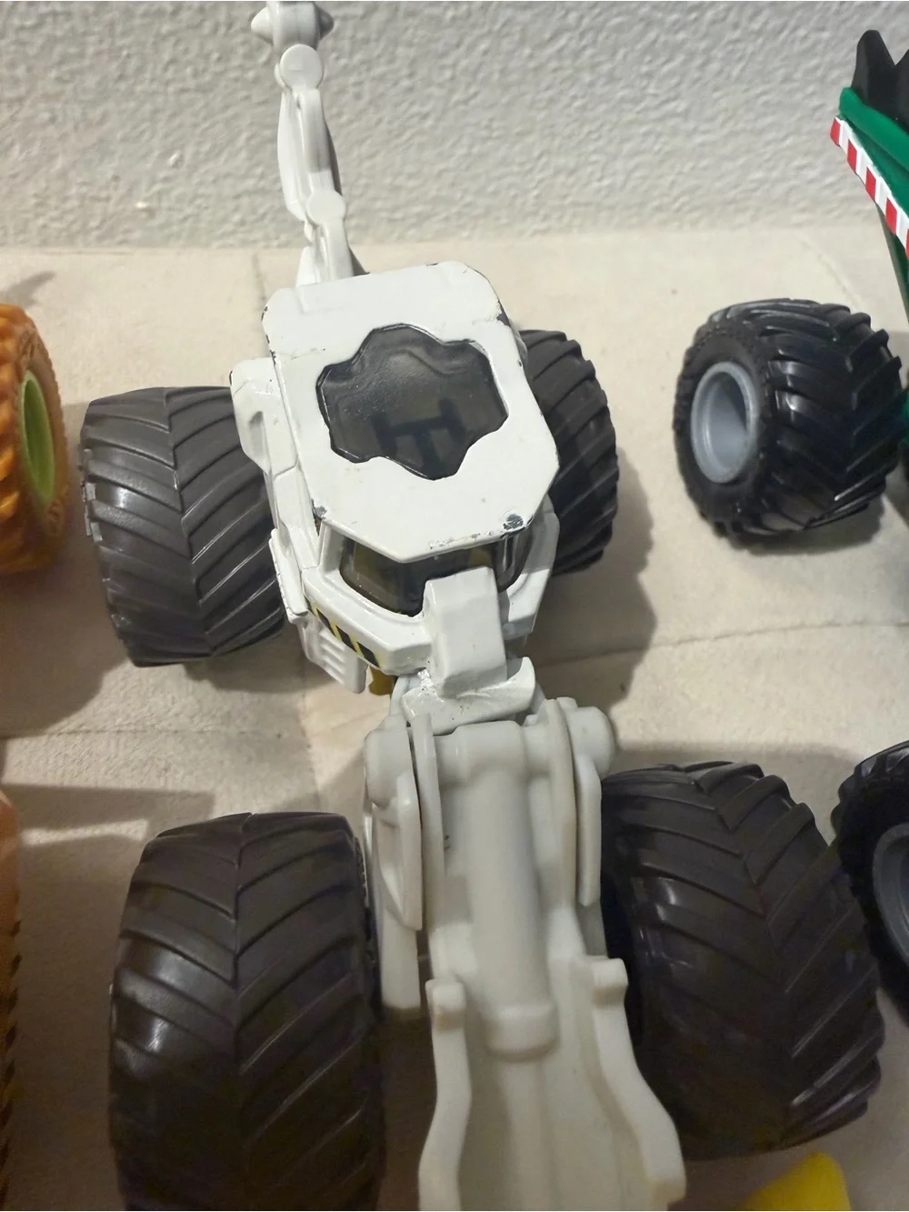 Monster jam dirt squad set